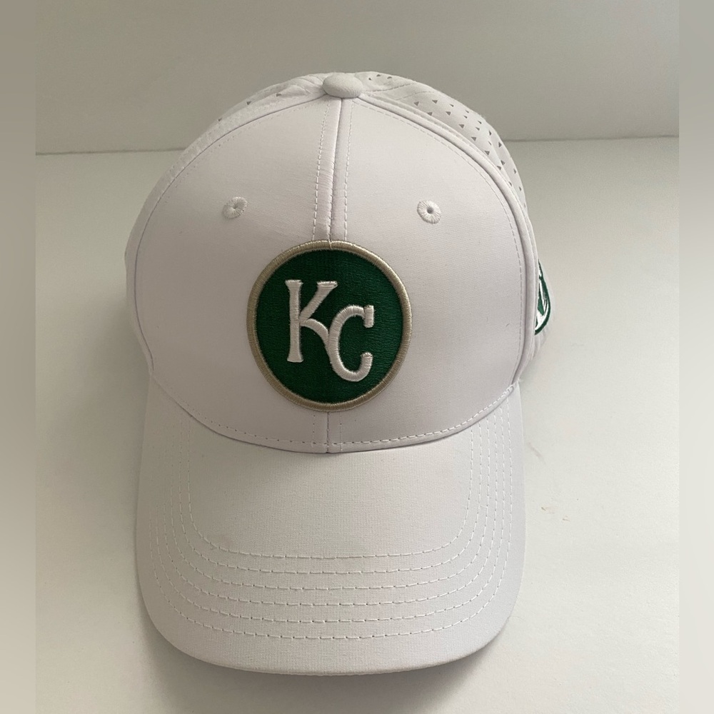 Kansas City Royals/NWMSU Green KC Logo. Great hat for any NW grad